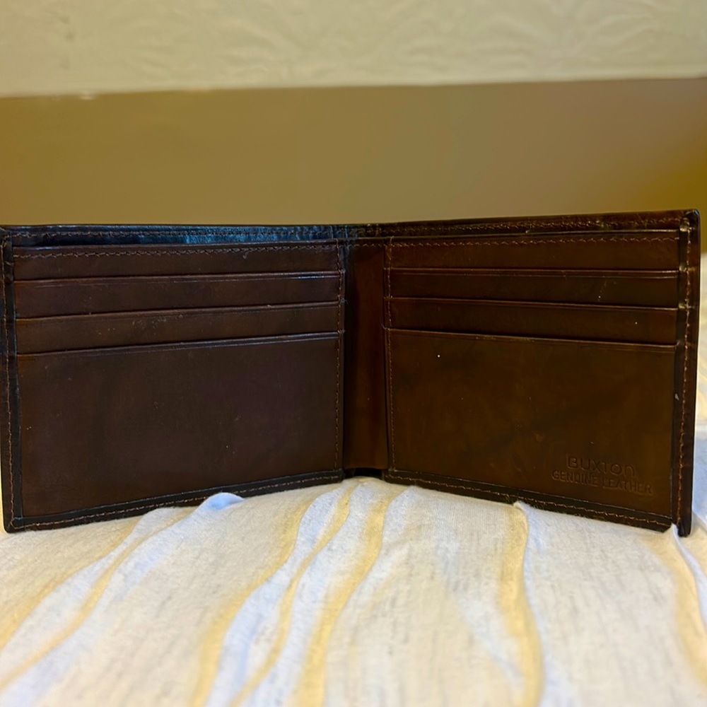 Buxton Mens brown leather wallet